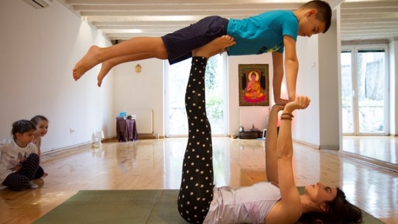 Kroz zabavu i igru najmlađi razvijaju samopoštovanje i fleksibilnost: RAINBOW KIDS YOGA